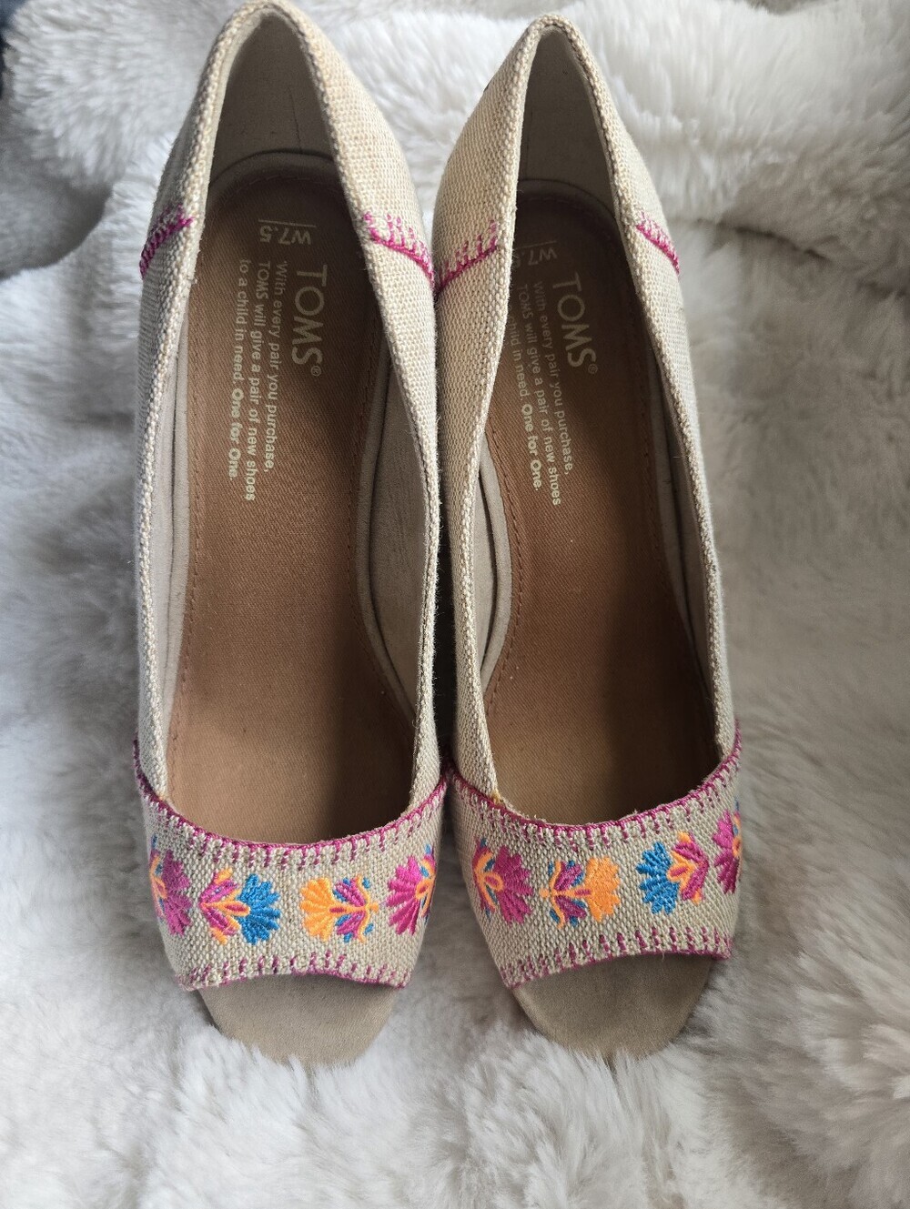 Toms, Stella Natural Burlap Floral Embroidered Wedge, Size 7.5